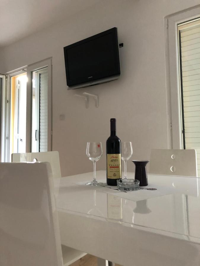 Apartman Iskra Bijela Exteriér fotografie