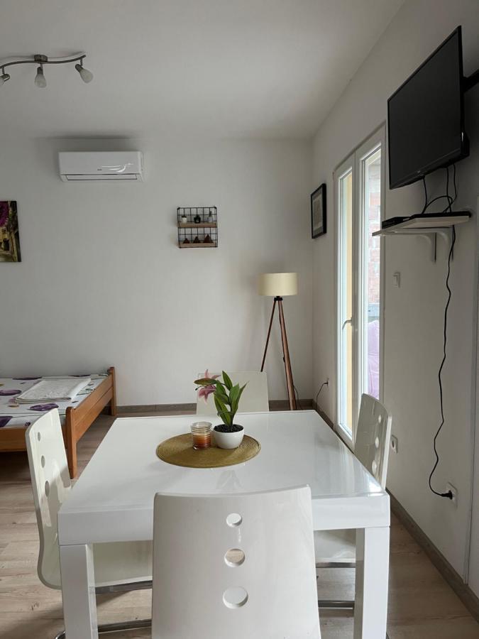 Apartman Iskra Bijela Exteriér fotografie