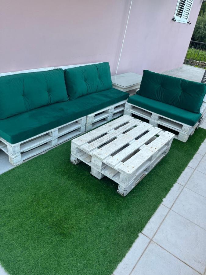 Apartman Iskra Bijela Exteriér fotografie