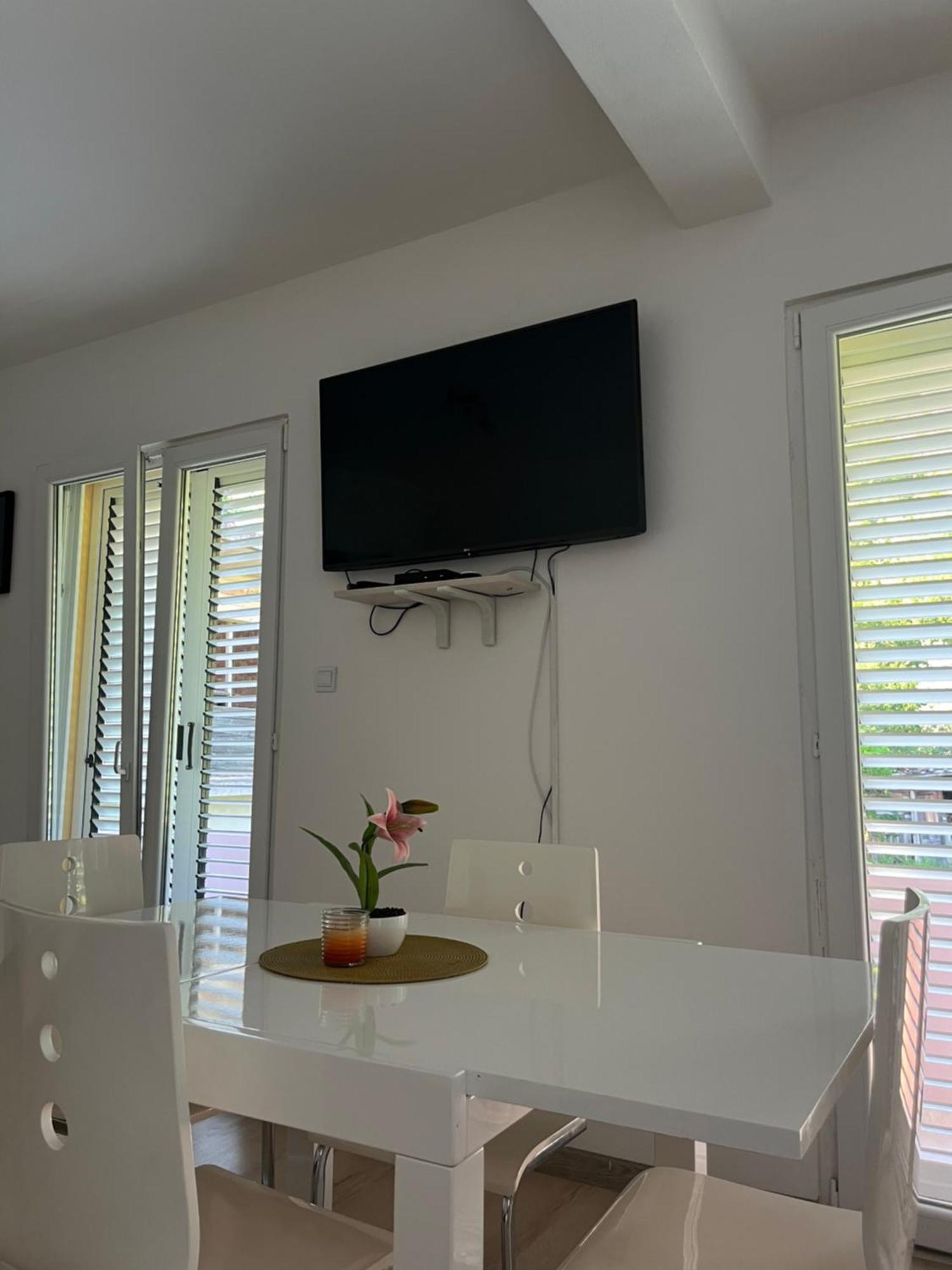 Apartman Iskra Bijela Exteriér fotografie