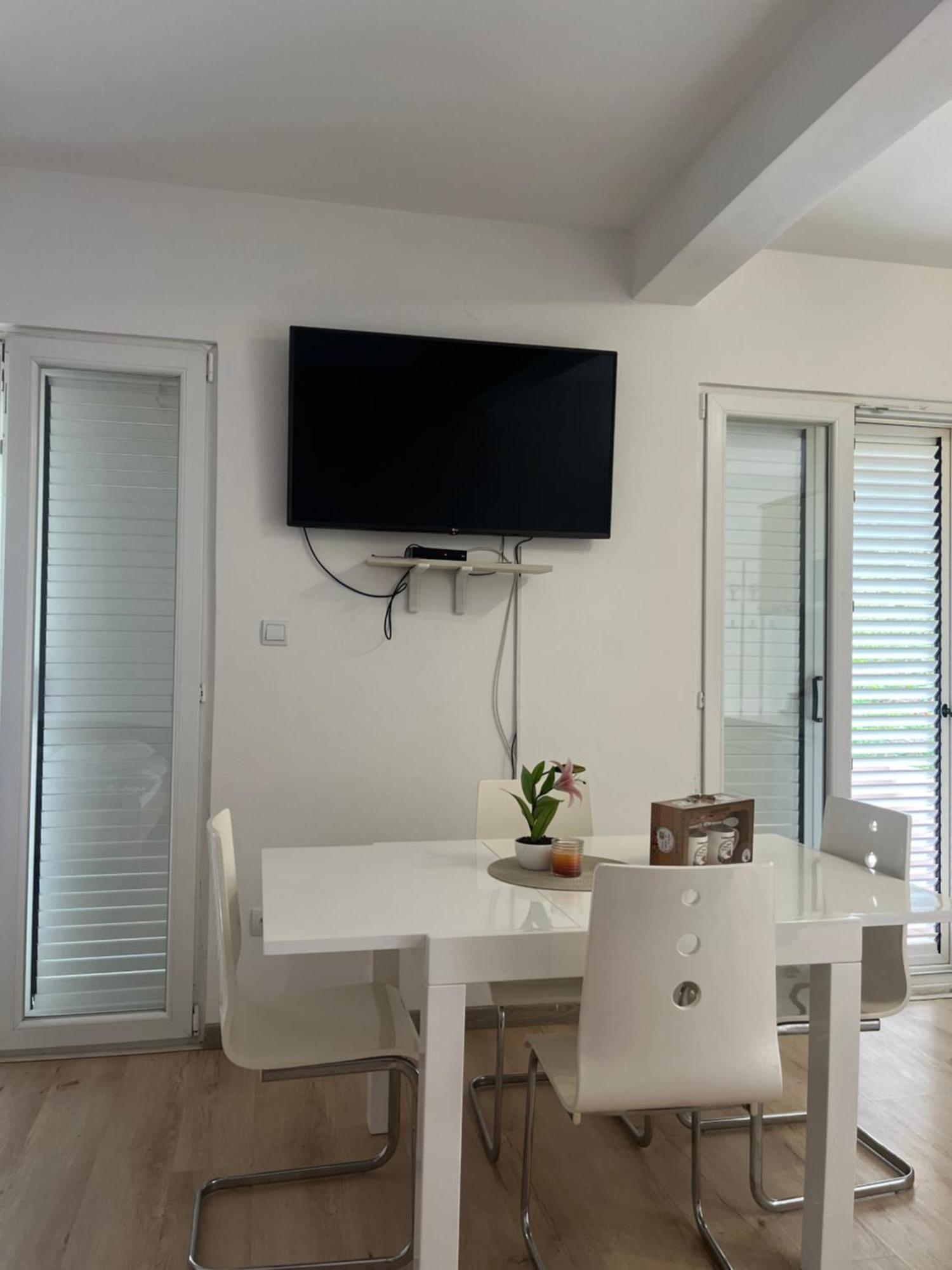 Apartman Iskra Bijela Exteriér fotografie