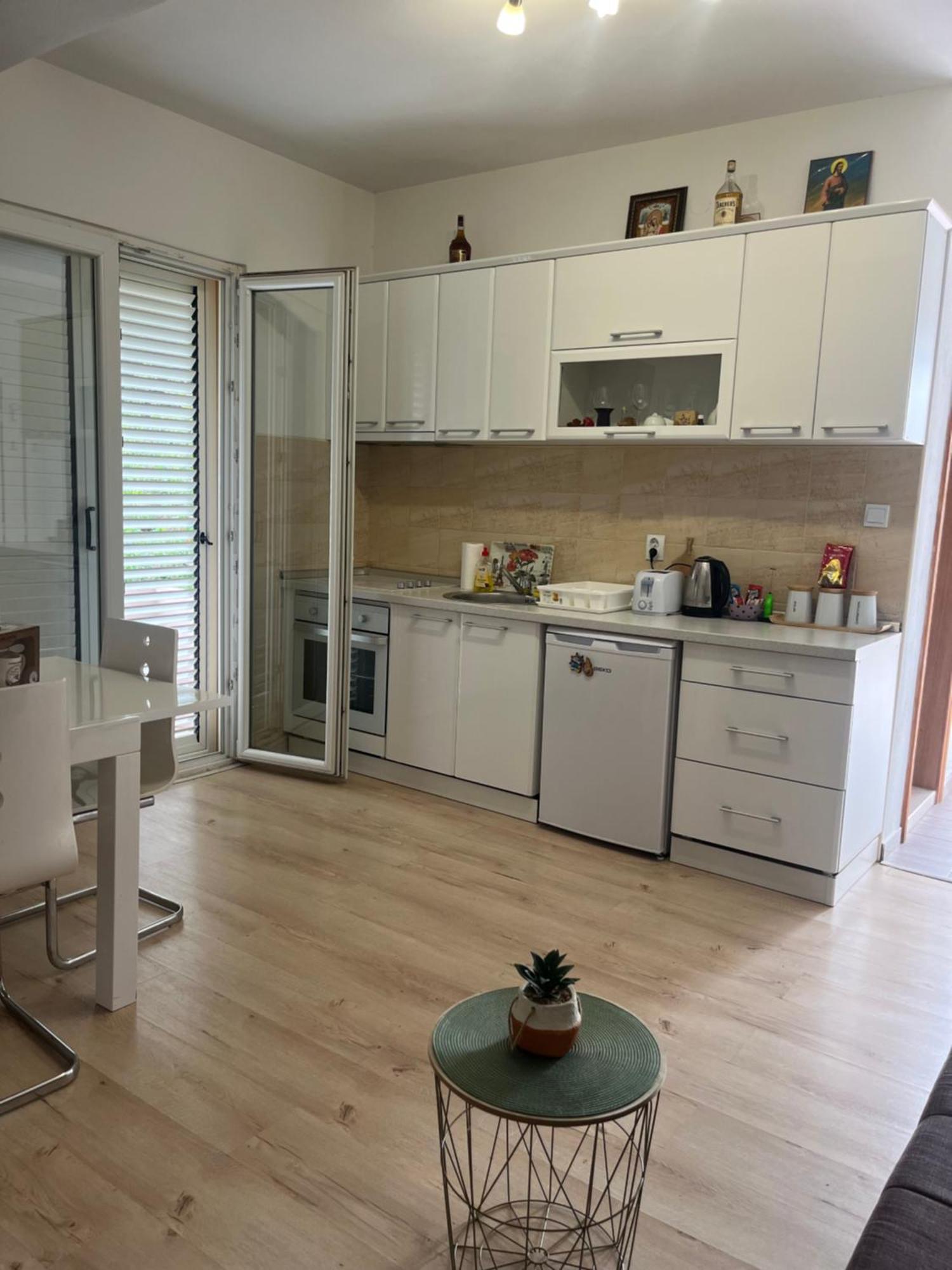 Apartman Iskra Bijela Exteriér fotografie